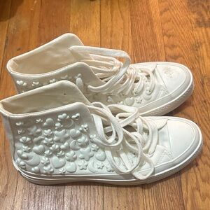 Chic White Embossed Heart High-Top Sneakers